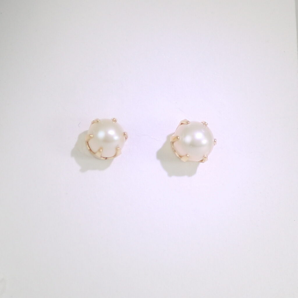 Kultaiset 6 mm korvakorut